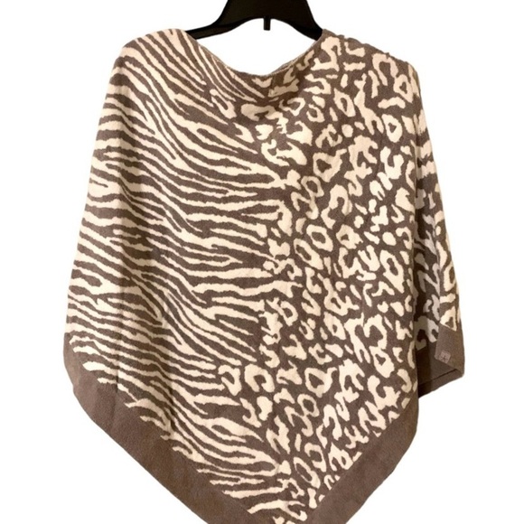 Barefoot Dreams CozyChic Ultra Lite Breeze Poncho, gray, leopard/cheetah/zebra - Picture 3 of 4